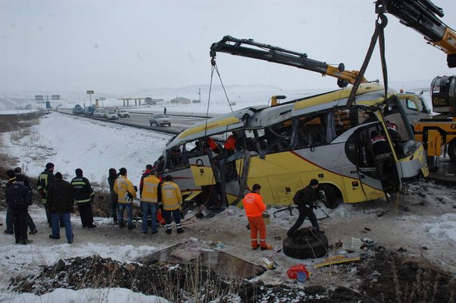 Erzurum'da feci kaza: 4 ölü 24 yaralı