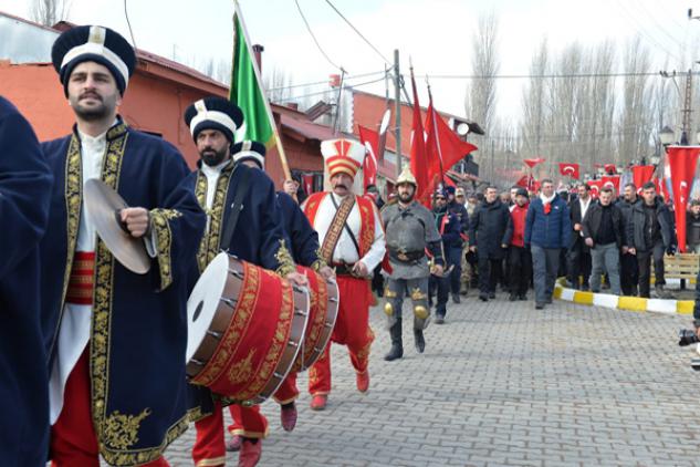 Vali Memiş: Tarih yazan milletin evlatlarıyız