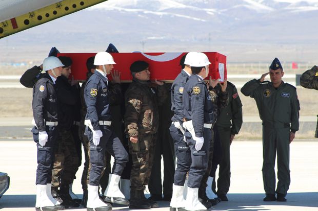 Şehit polis Karakaya'nın cenazesi Erzurum'a getirildi