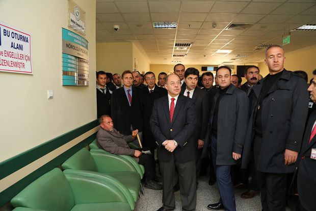 Bakan Akdağ, hastaları dinledi