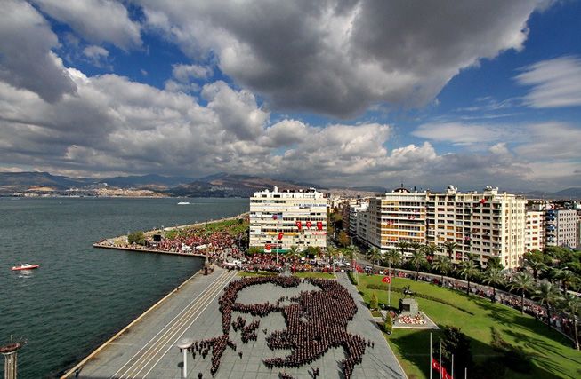 2400 kişi Atatürk'ün parçası oldu