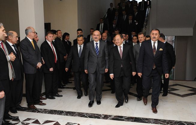 Recep Akdağ görevini devretti