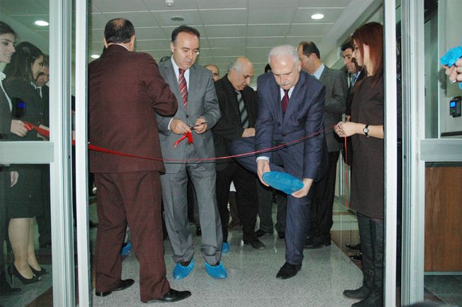 AÜ'de kemik iliği ve kök hücre merkezi açıldı