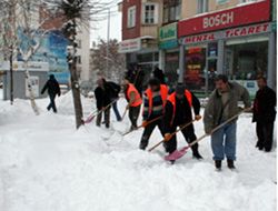 Erzurum'da yoğun kar yağışı!..