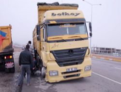 Erzincan'da trafik kazası 3 yaralı!..