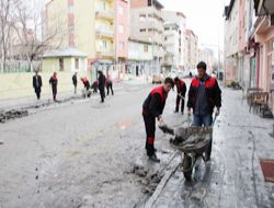 Oltu Belediyesi buz temizliğine başladı!..