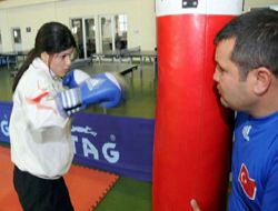 Dünya şampiyonu bayan boksör Tatar!..