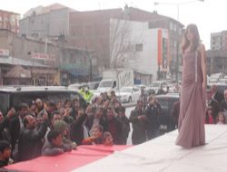Erzurum'da trafik kilitleyen defile!..