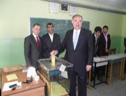 Yılmaz Erzurum Lisesi'nde oy kullandı!..