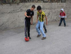 Afganlı çocuklarla dostluk maçı!..