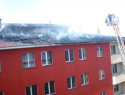 Erzurum'da korkutan çatı yangını!..