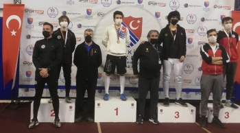 Akal Eskrimde Türkiye şampiyonu