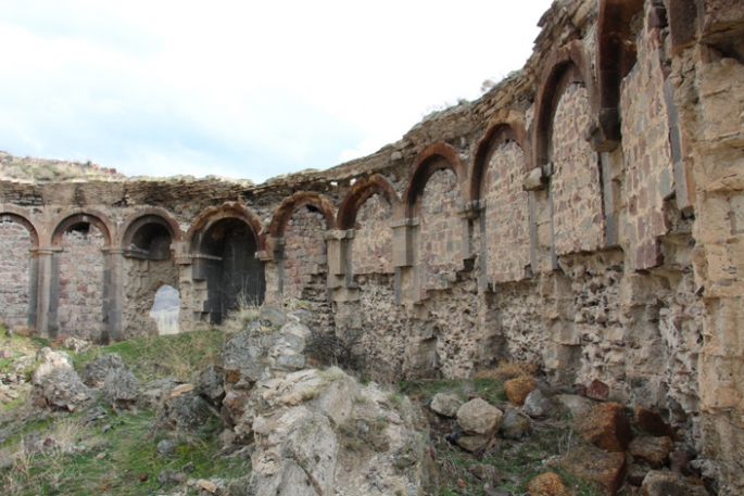 Bana Katedrali ilgi bekliyor