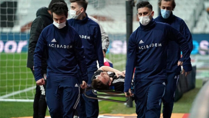 Beşiktaş'ta Adem Ljajic'in omzu çıktı