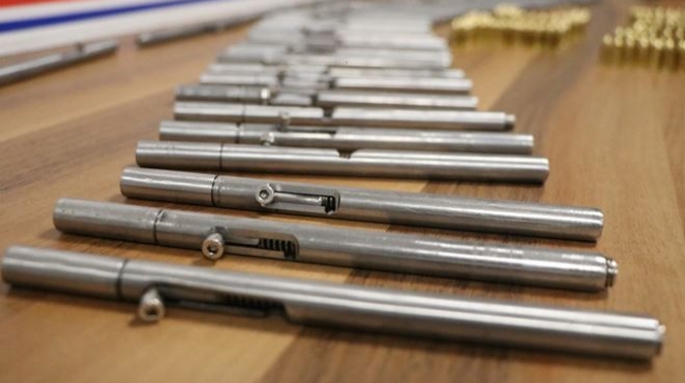 Denizli'de 50 adet kalem suikast silahı ele geçirildi