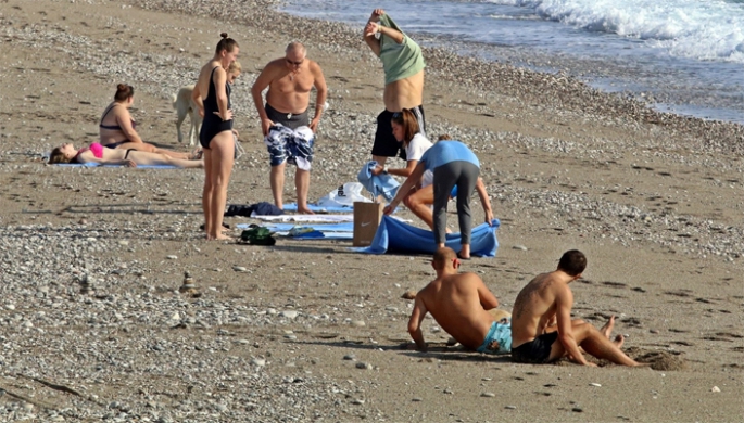 Dünyaca ünlü sahil turistlere kaldı