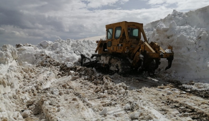 Erzurum'da 10 köy kar esaretinden kurtuluyor