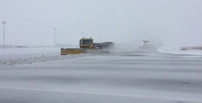 Erzurum Havalimanı'nda karla mücadele