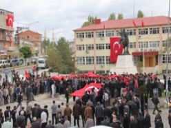 Oltulu öğrencilerden teröre tepki yürüyüşü