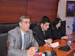 Üniversiteli gençler milli meseleleri tartıştı 
