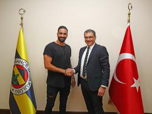Adil Rami resmen Fenerbahçe'de