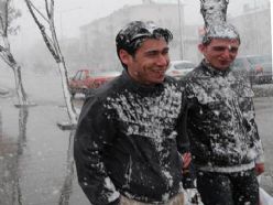 Erzurum baharı karla karşıladı