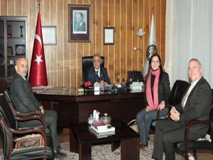 British Council yetkilileri Rektör Çomaklıyı ziyaret etti