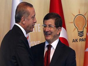 Canlı yayında bomba iddia: AK Partinin adayı Ahmet Davutoğlu!