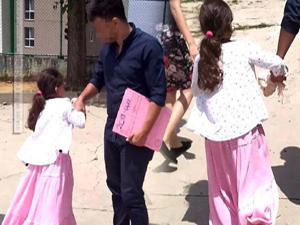 Çocuğa icra geldi, memurlar böyle götürdü