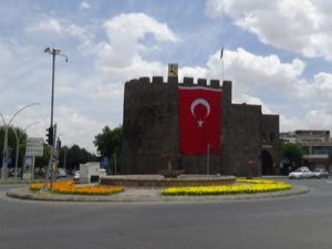 Diyarbakır'da vatandaşlar diken üstünde