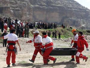İran'da düşen uçağın enkaz görüntüleri ortaya çıktı