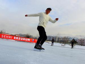 Eksi 10 derecede paten yapıyorlar