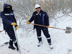 Eksi 25 derecede soğuğa aldırış etmeden çalışıyorlar