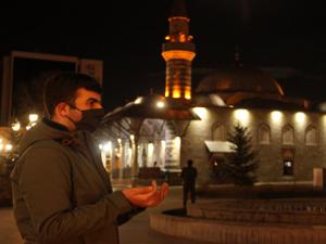 Erzurum'da Berat gecesi camilerden dualar yükseldi