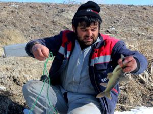 Erzurum'da Eskimo usulü balık avı