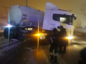 Erzurum'da etkili olan sis trafik kazasına neden oldu