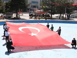 Erzurum'da gençliğin bayramına sade kutlama