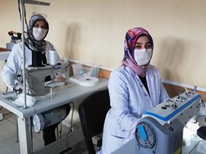 Erzurum'da günlük 3 bin maske üretiyorlar