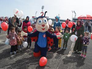 Erzurum'da halaylı fidan dikimi