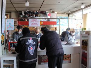 Erzurum'da marketlere akın ettiler