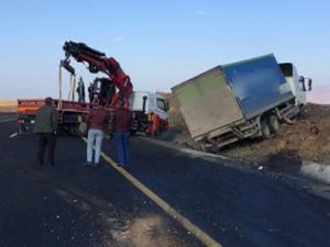 Erzurum'da otomobil ile kamyon çarpıştı: 2 ölü