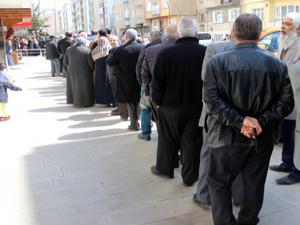 Erzurum'da Ramazan öncesi ucuz et kuyruğu
