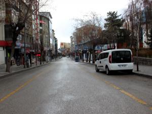 Erzurum'da sokağa çıktı cezayı yediler