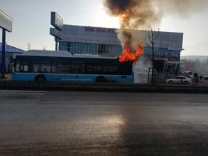 Erzurum'da yolcu otobüsü alev alev yandı