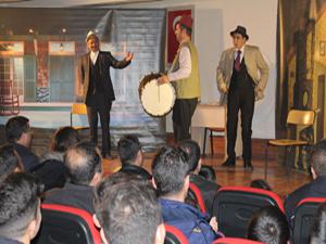 Erzurum Şehir Tiyatrosu iki oyunla Türkiye turnesinde
