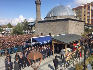 Erzurumlu şehit Ekşioğlu'nu binler uğurladı
