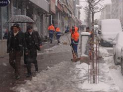 Erzurum`da kar etkili oldu