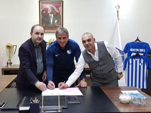 Hamza Hamzaoğlu 1.5 yıllık sözleşmeye imza attı