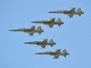 İran'da F-5 savaş uçağı düştü...
