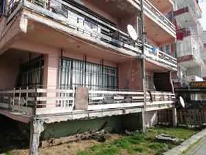 İstanbul'daki bu apartmanda tam 8 aile yaşıyor!